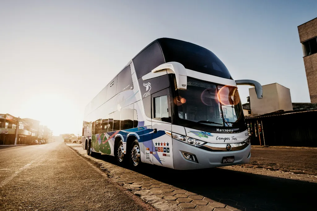 unsplash_LR5O79shvro_bus.jpg.jpg.jpg.jpg.webp