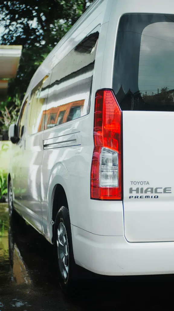 unsplash_K59l2Aly3h8_Toyota - Hiace .jpg.webp