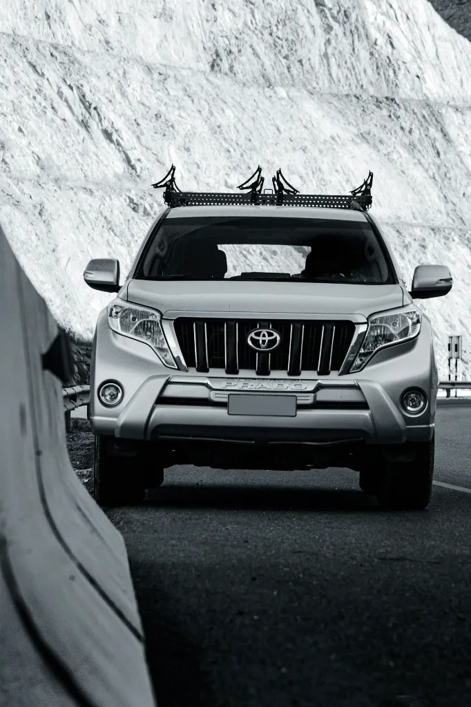 unsplash_eAk8dX0TXAc_Toyota - Land Cruiser .jpg.jpg.jpg.webp